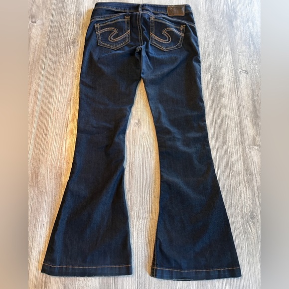 Silver Jeans Womens 32 x 31 Dark Wash Blue Denim Camden Rose Bell Bottom Flared. - Picture 2 of 14